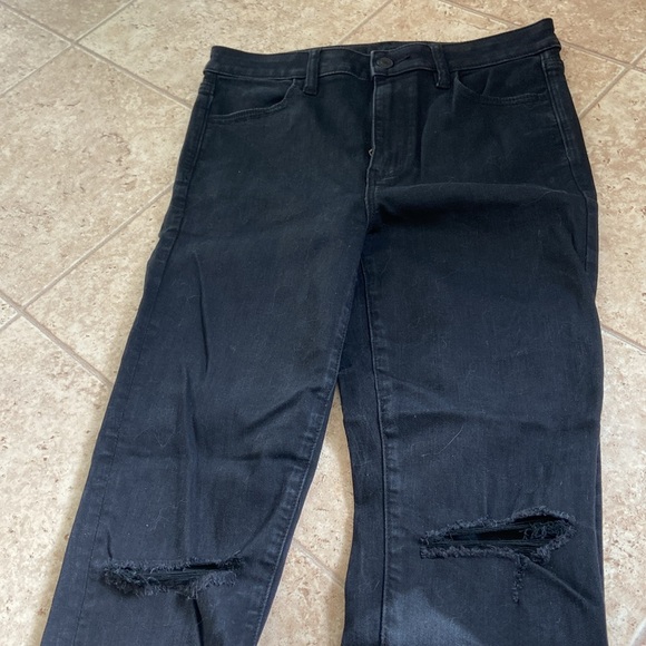 American Eagle Ripped Knee Skinny Jean - Picture 3 of 5